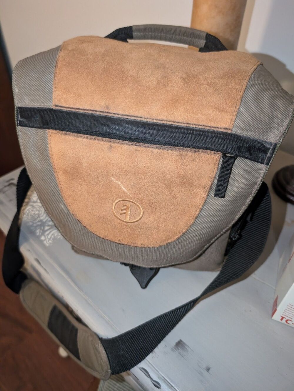 Tamrac Camera Case Messenger Desert Khaki Leather Shoulder Strap EUC